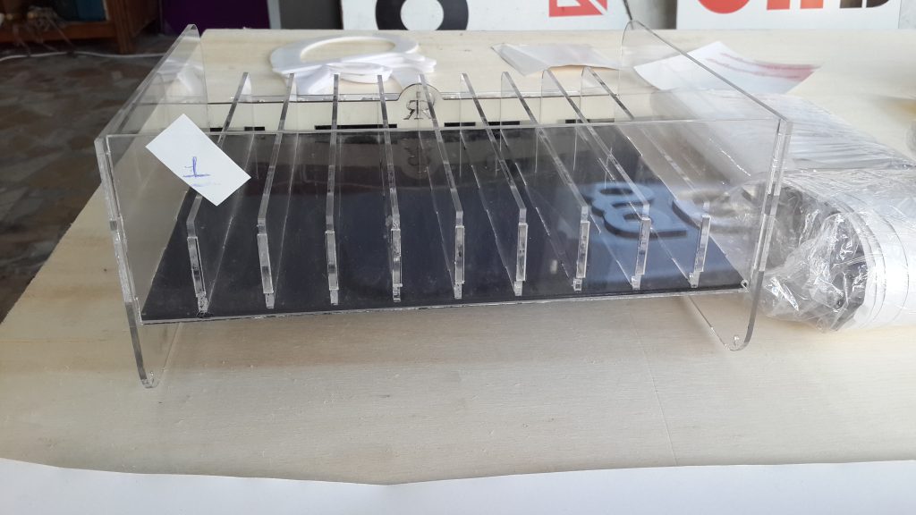 Kozmetik Ürün Tanıtım Standı Pleksi Bölmeli